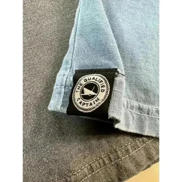 The Qualified Captain Men’s LOT OF 2 Pocket T Gray Blue Size Small Boat Beach - Picture 7 of 11